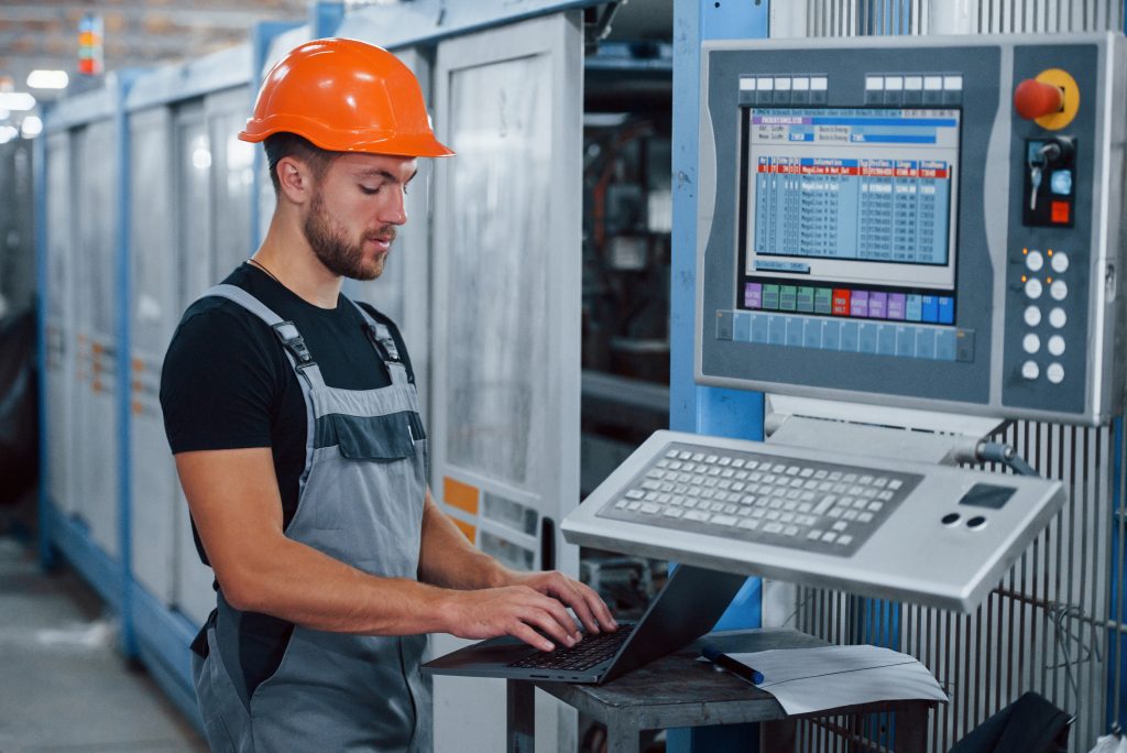 Monitor industriali di grandi dimensioni: caratteristiche e requisiti essenzial